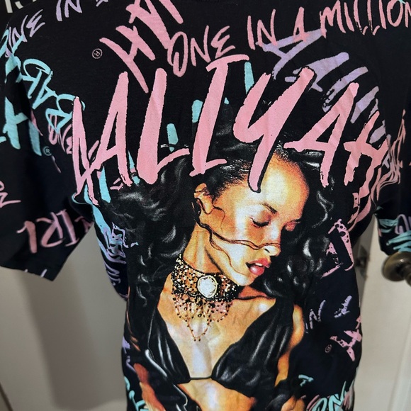 🆕Aaliyah T-Shirt - Picture 3 of 12